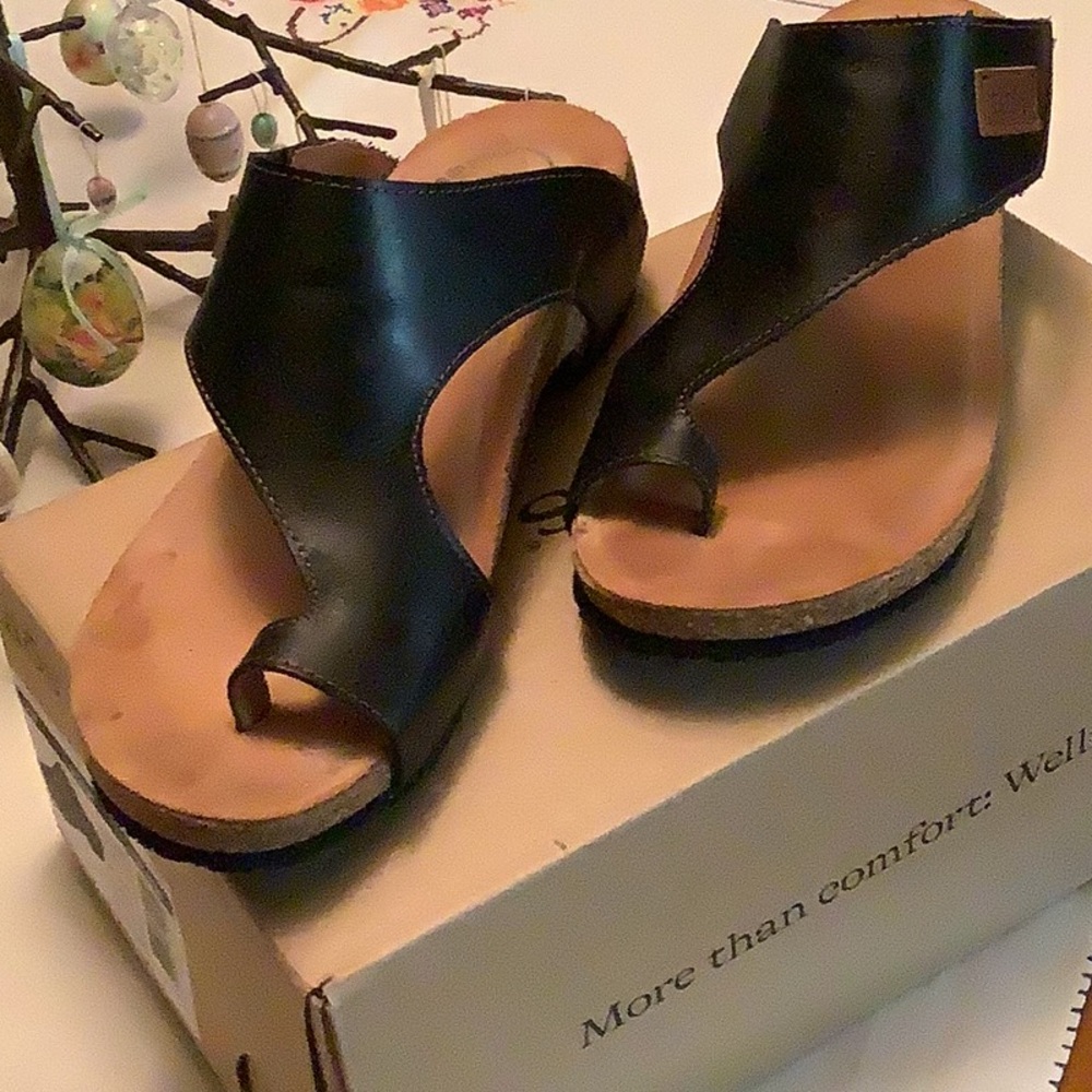 Taos Women's Black Leather Sandals - Sz 7-7.5